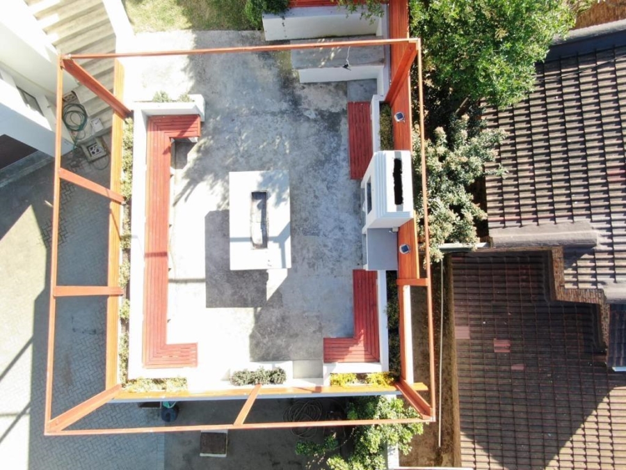 8 Bedroom Property for Sale in Paradise Beach Eastern Cape